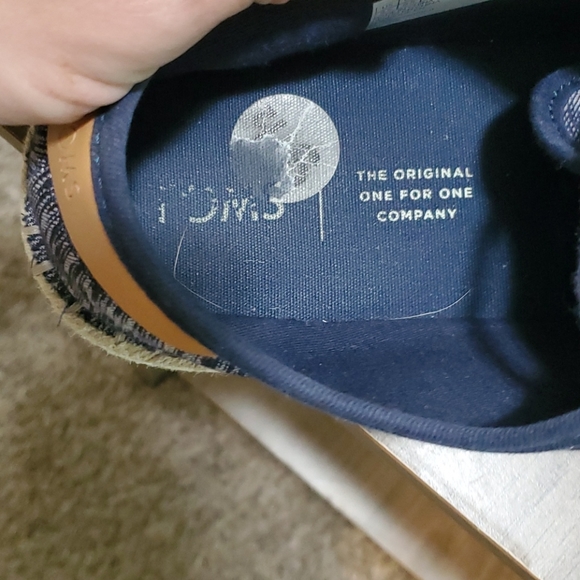 Shoe - Picture 2 of 3